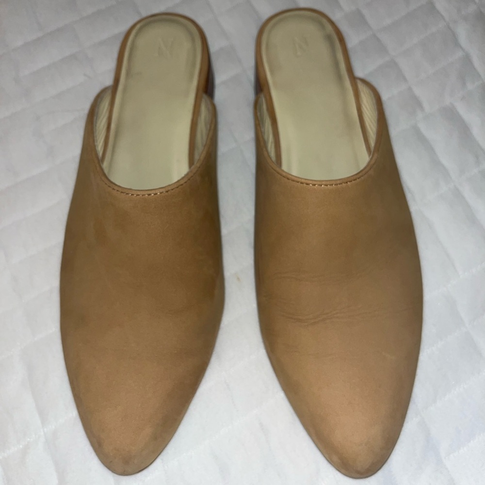 NISOLO Mariella Mules Womens 8.5 Tan Almond Toe Block Heel